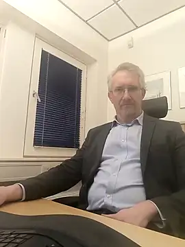 Snapshot of tom-swede chatting on January 2025 03:35:01 PM tom-swede online show from January 2025 03:35:01 PM