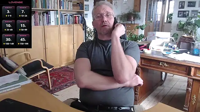 Snapshot of tom-swede chatting on January 2025 09:48:01 AM tom-swede online show from January 2025 09:48:01 AM