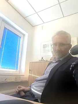 Snapshot of tom-swede chatting on March 2025 04:04:02 PM tom-swede online show from March 2025 04:04:02 PM