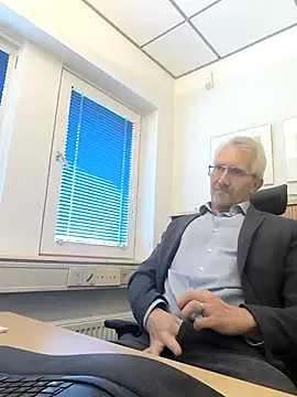 Snapshot of tom-swede chatting on October 2025 02:37:02 PM tom-swede online show from October 2025 02:37:02 PM