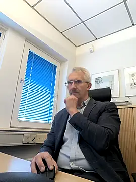 Snapshot of tom-swede chatting on October 2025 02:05:02 PM tom-swede online show from October 2025 02:05:02 PM