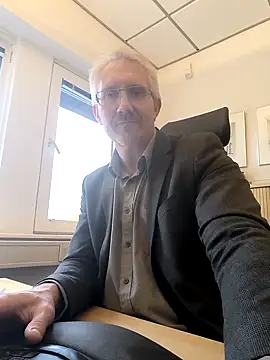 Snapshot of tom-swede chatting on October 2025 02:51:02 PM tom-swede online show from October 2025 02:51:02 PM