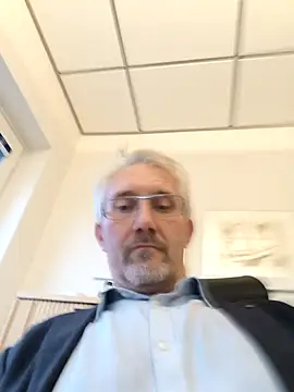 Snapshot of tom-swede chatting on October 2025 03:16:01 PM tom-swede online show from October 2025 03:16:01 PM