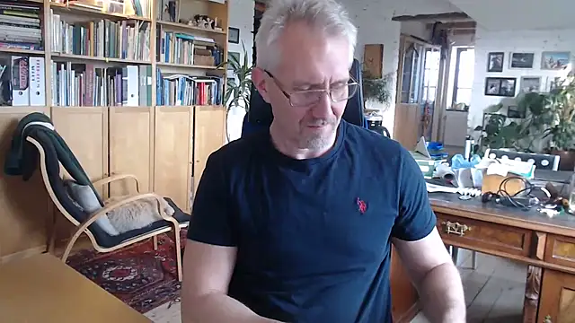 Snapshot of tom-swede chatting on December 2025 12:10:01 PM tom-swede online show from December 2025 12:10:01 PM