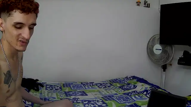 Snapshot of TheKing6ix9ine69 chatting on December 2024 06:40:01 AM TheKing6ix9ine69 online show from December 2024 06:40:01 AM