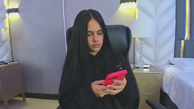 ChloeHarper  online show from January 2026 12:21:02 PM