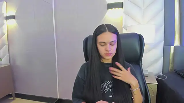 ChloeHarper  online show from April 2026 12:21:02 PM