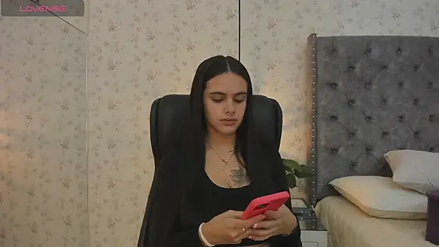 ChloeHarper  online show from May 2026 11:40:01 AM