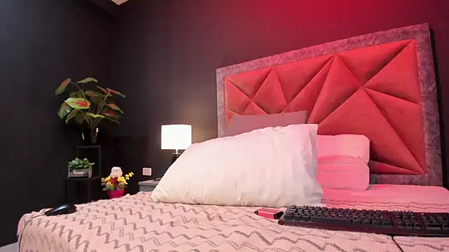 mia milff online show from March 2025 11:44:02 PM