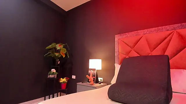 mia milff online show from October 2025 06:18:02 PM