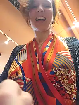 Snapshot of Exhibitionsplit chatting on February 2025 09:52:01 AM Exhibitionsplit online show from February 2025 09:52:01 AM
