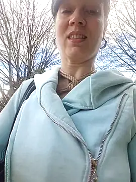 Snapshot of Exhibitionsplit chatting on March 2025 01:04:01 PM Exhibitionsplit online show from March 2025 01:04:01 PM