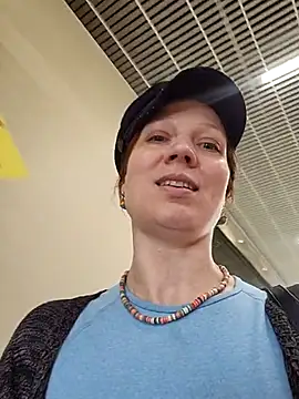 Snapshot of Exhibitionsplit chatting on March 2025 01:07:02 PM Exhibitionsplit online show from March 2025 01:07:02 PM