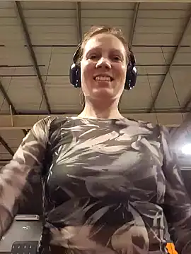 Snapshot of Exhibitionsplit chatting on March 2025 10:22:02 PM Exhibitionsplit online show from March 2025 10:22:02 PM