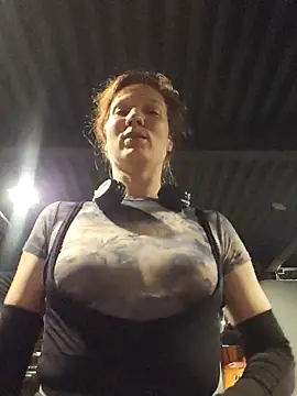 Snapshot of Exhibitionsplit chatting on September 2025 09:38:01 PM Exhibitionsplit online show from September 2025 09:38:01 PM
