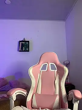 violet-333 online show from December 2024 04:40:01 PM