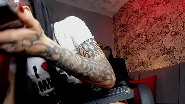 Snapshot of irregular_fetish_ chatting on December 2024 11:24:02 PM irregular fetish online show from December 2024 11:24:02 PM