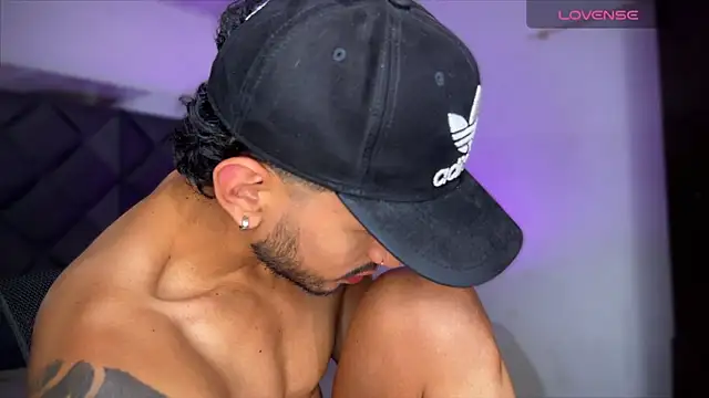 Snapshot of AxelKing1326 chatting on February 2025 10:13:01 PM AxelKing1326 online show from February 2025 10:13:01 PM