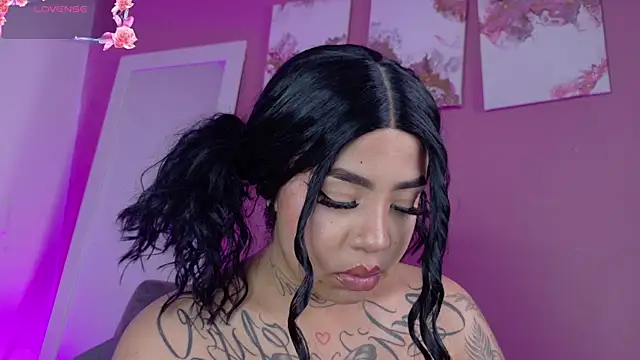 foxxy-lov3 online show from April 2026 01:42:02 PM