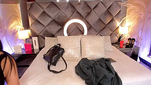 sofhiaa adaams online show from October 2025 03:07:01 PM