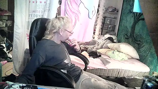 Ombeline1 online show from February 2025 02:11:02 PM