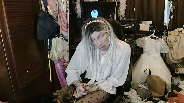 Ombeline1 online show from November 2025 03:47:01 PM