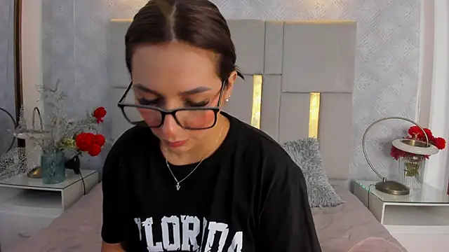 Camilaa Sanchez  online show from October 2025 11:33:02 AM