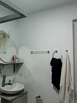 Lia Hurley online show from March 2025 04:32:01 PM