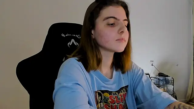 Snapshot of emmamurrr chatting on December 2024 06:06:01 PM emmamurrr online show from December 2024 06:06:01 PM