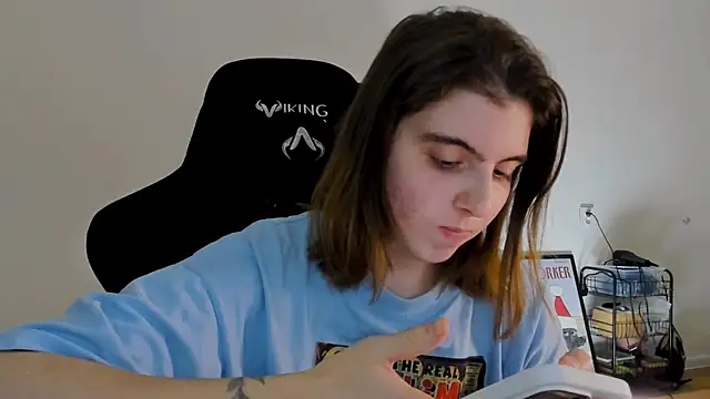 Snapshot of emmamurrr chatting on December 2024 07:43:02 PM emmamurrr online show from December 2024 07:43:02 PM