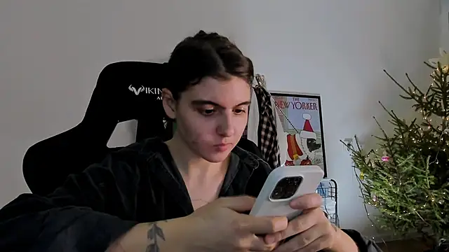 Snapshot of emmamurrr chatting on December 2024 08:21:02 PM emmamurrr online show from December 2024 08:21:02 PM