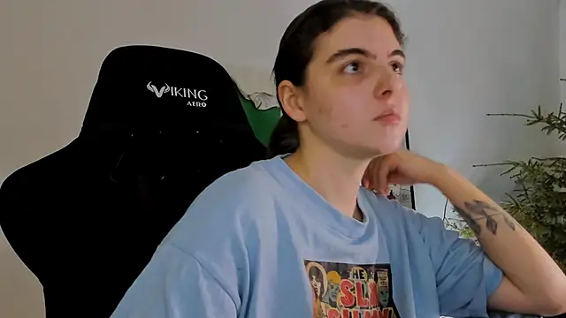 Snapshot of emmamurrr chatting on January 2025 07:21:01 PM emmamurrr online show from January 2025 07:21:01 PM