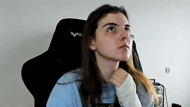 Snapshot of emmamurrr chatting on December 2025 10:46:02 AM emmamurrr online show from December 2025 10:46:02 AM