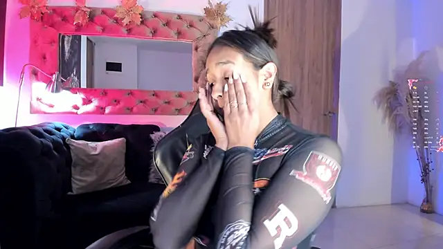 AmelyaMann online show from May 2026 01:07:02 PM