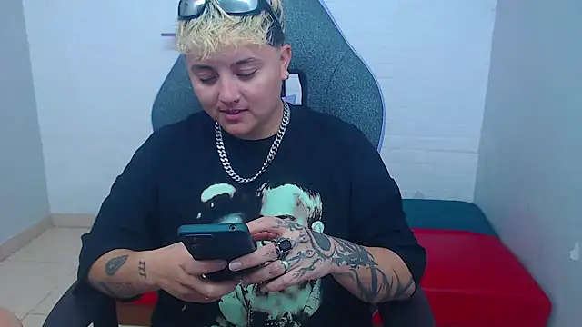 isabeautyx19 online show from February 2025 03:43:01 AM