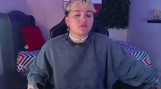 isabeautyx19 online show from February 2025 02:33:02 AM