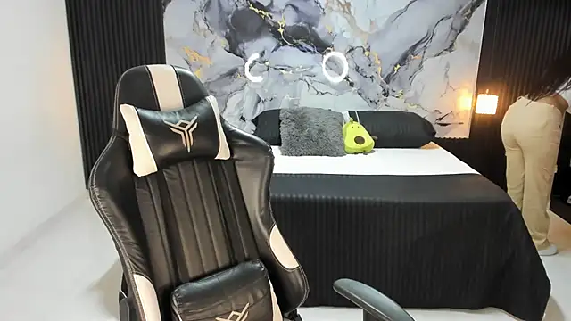 Ivy 16 online show from March 2025 12:01:02 PM