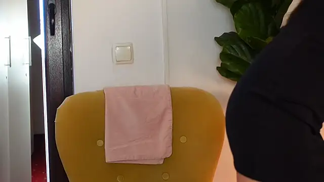 NinaCrystal1 online show from April 2026 07:46:01 AM