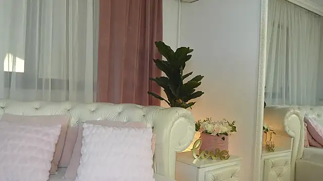 NinaCrystal1 online show from July 2026 10:39:01 AM