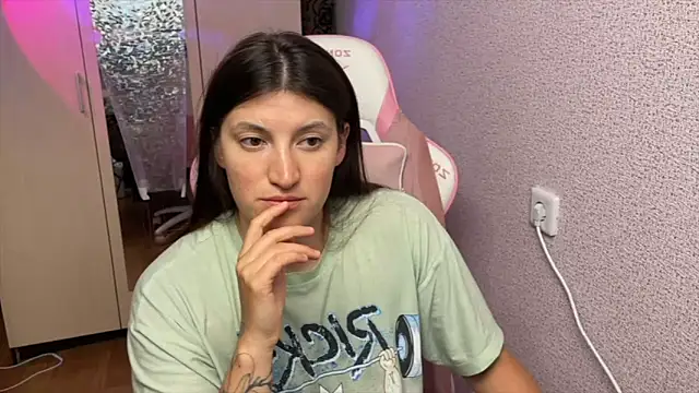 Snapshot of Katrin__kiss chatting on April 2026 06:05:02 PM Katrin kiss online show from April 2026 06:05:02 PM