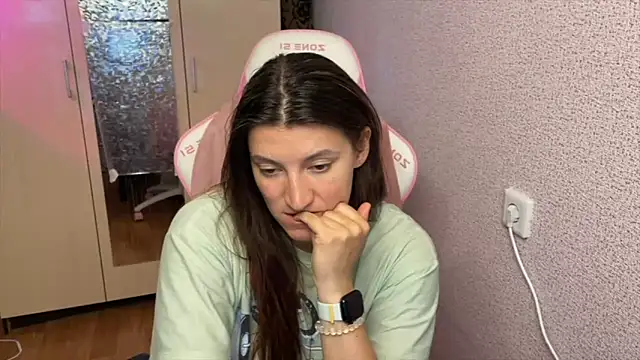 Snapshot of Katrin__kiss chatting on April 2026 05:40:01 PM Katrin kiss online show from April 2026 05:40:01 PM