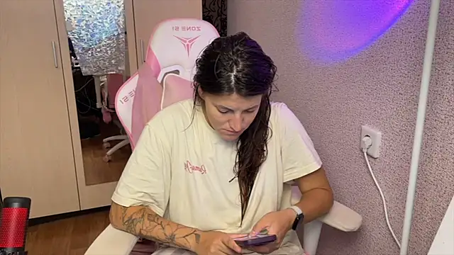 Snapshot of Katrin__kiss chatting on July 2026 04:43:01 PM Katrin kiss online show from July 2026 04:43:01 PM