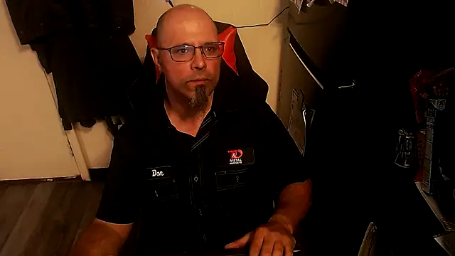 KrazyLegz online show from October 2025 10:09:02 PM