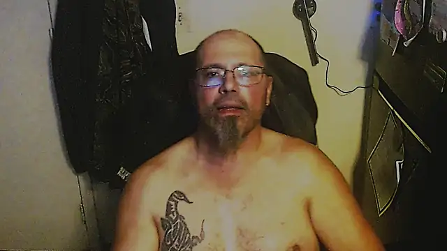 KrazyLegz online show from November 2025 12:10:02 AM