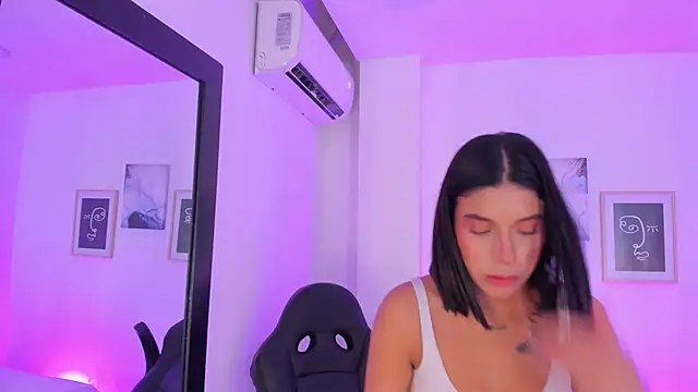 Snapshot of emelie_89 chatting on March 2025 01:29:01 PM emelie 89 online show from March 2025 01:29:01 PM