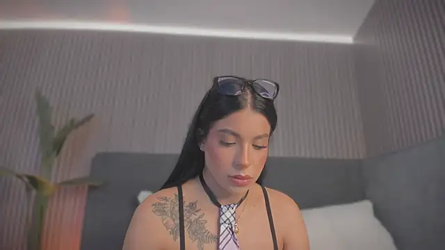 Snapshot of emelie_89 chatting on March 2026 12:01:01 PM emelie 89 online show from March 2026 12:01:01 PM