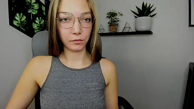 EmillyPlay online show from December 2024 06:59:01 AM