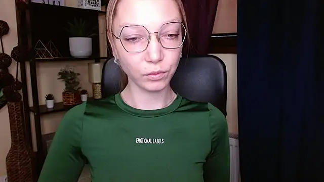 EmillyPlay online show from February 2026 06:31:02 AM