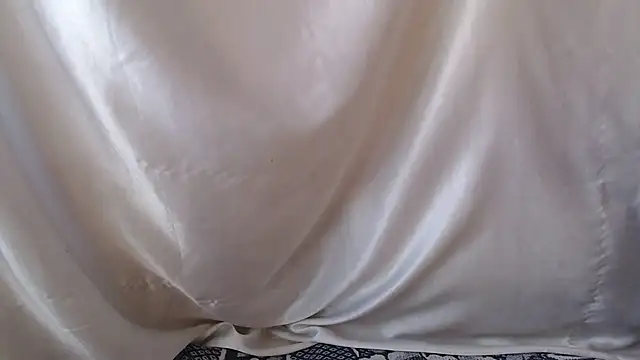 Burberrry  online show from December 2025 10:02:01 AM