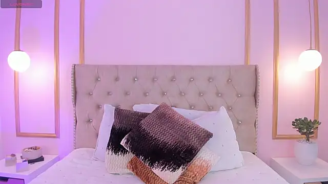 ivy collins online show from April 2026 05:06:02 PM